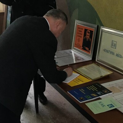 В університеті відкрито виставку живописних робіт "Сади Семіраміди - 21 століття" Баралюка В.І.